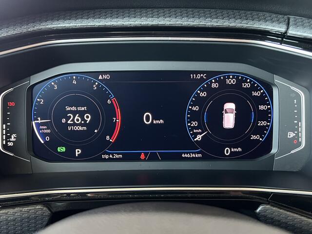 Volkswagen T-Cross 1.0 TSI 115pk R-Line | Carplay | 18 | Camara | Stoelverwarming | LED | Digitaal Display |