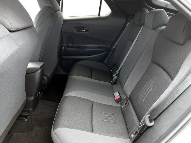 Toyota C-HR 1.8 Hybrid 140 First Edition | Navigatie | Stoel- en Stuurverwarming | Parkeersensoren voor+achter | Groot Scherm | Bi-LED | SL 44