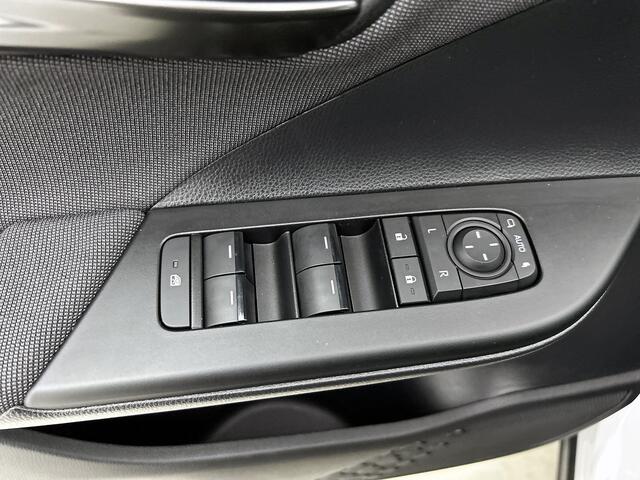 Toyota C-HR 1.8 Hybrid 140 First Edition | Navigatie | Stoel- en Stuurverwarming | Parkeersensoren voor+achter | Groot Scherm | Bi-LED | SL 44