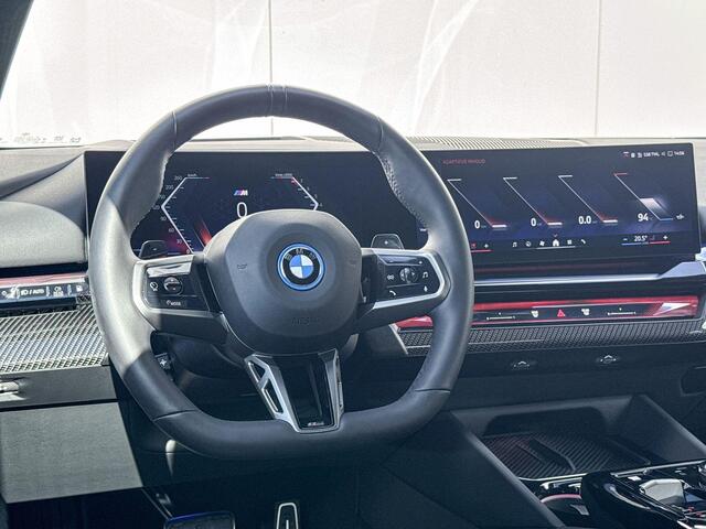 BMW 5-Serie Sedan 550e xDrive M Sport | Indivual Rivierablau | Selections 1000