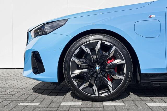 BMW 5-Serie Sedan 550e xDrive M Sport | Indivual Rivierablau | Selections 1000