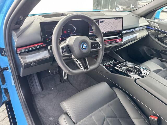 BMW 5-Serie Sedan 550e xDrive M Sport | Indivual Rivierablau | Selections 1000