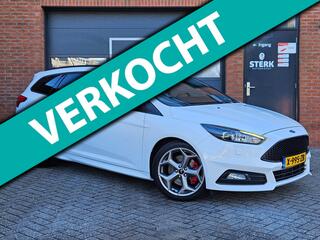 FORD FOCUS Wagon 2.0 ST Navi Carplay Xenon Recaro 18