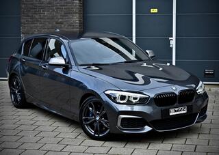 BMW 1-SERIE M140i xDrive 480PK | Mineral Grau | Akrapovic | Sublieme staat