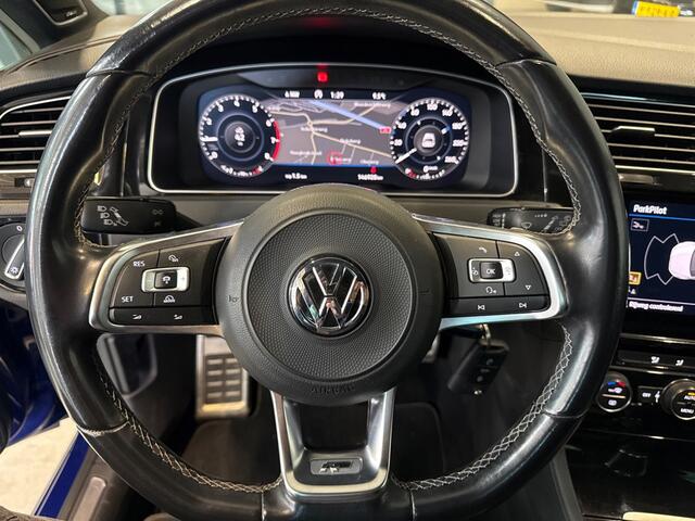 Volkswagen Golf 1.0 TSI Highline Business 3x R line