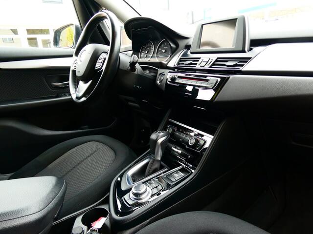 BMW 2-Serie Active Tourer 220i Exe Automaat 192pk Clima Cruise Navi PDC