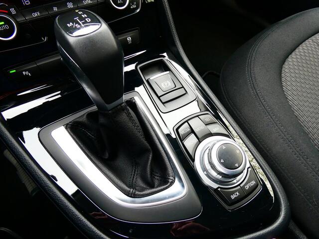 BMW 2-Serie Active Tourer 220i Exe Automaat 192pk Clima Cruise Navi PDC