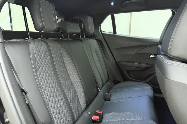 Peugeot E-2008 EV Allure Avantage 54 kWh 100% Elektrisch | Navigatie | Adaptive Cruise control | Camera voor en achter | Climate control | Keyless | Lichtmeta