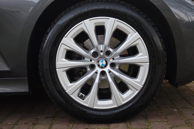 BMW 3-Serie Touring 318i High Executive Aut. | Zomer + Winterset | Full Led | Apple Car Play | Keurige staat | Dealeronderhouden |