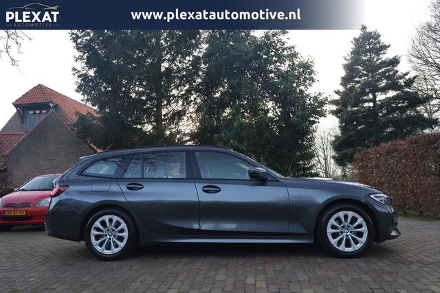 BMW 3-Serie Touring 318i High Executive Aut. | Zomer + Winterset | Full Led | Apple Car Play | Keurige staat | Dealeronderhouden |
