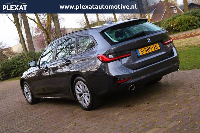 BMW 3-Serie Touring 318i High Executive Aut. | Zomer + Winterset | Full Led | Apple Car Play | Keurige staat | Dealeronderhouden |