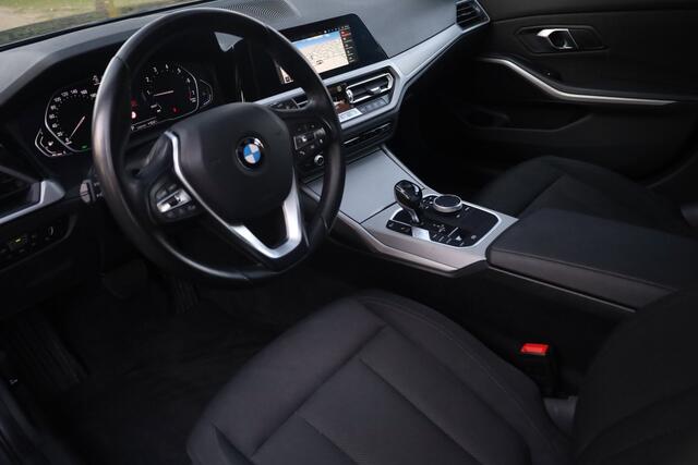 BMW 3-Serie Touring 318i High Executive Aut. | Zomer + Winterset | Full Led | Apple Car Play | Keurige staat | Dealeronderhouden |