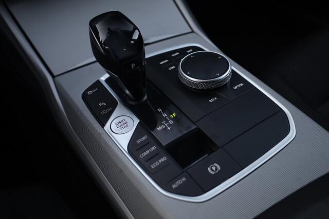 BMW 3-Serie Touring 318i High Executive Aut. | Zomer + Winterset | Full Led | Apple Car Play | Keurige staat | Dealeronderhouden |