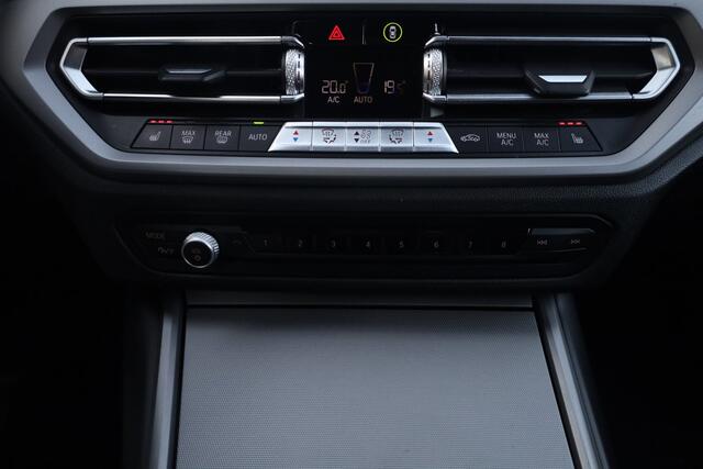 BMW 3-Serie Touring 318i High Executive Aut. | Zomer + Winterset | Full Led | Apple Car Play | Keurige staat | Dealeronderhouden |