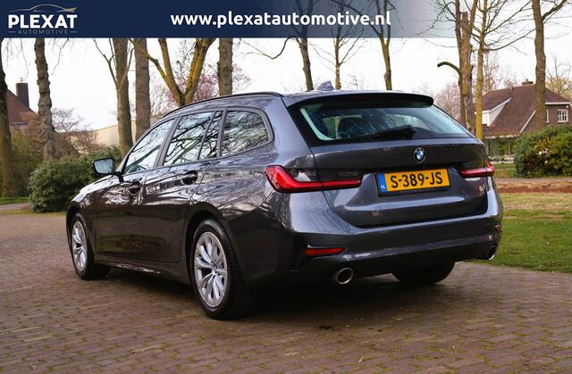BMW 3-Serie Touring 318i High Executive Aut. | Zomer + Winterset | Full Led | Apple Car Play | Keurige staat | Dealeronderhouden |