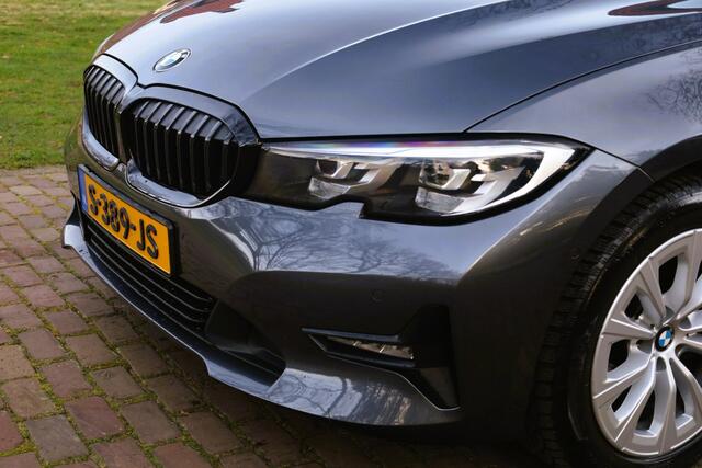 BMW 3-Serie Touring 318i High Executive Aut. | Zomer + Winterset | Full Led | Apple Car Play | Keurige staat | Dealeronderhouden |