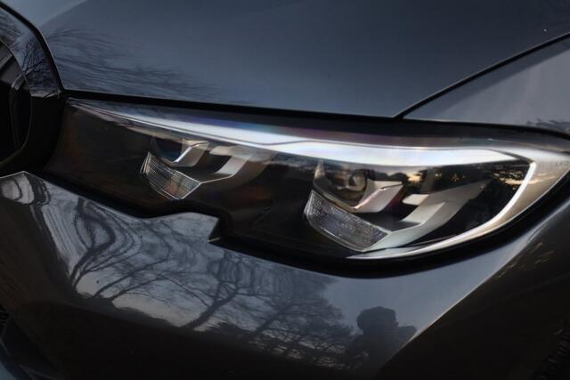 BMW 3-Serie Touring 318i High Executive Aut. | Zomer + Winterset | Full Led | Apple Car Play | Keurige staat | Dealeronderhouden |