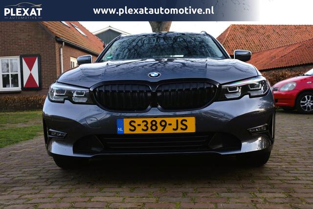 BMW 3-Serie Touring 318i High Executive Aut. | Zomer + Winterset | Full Led | Apple Car Play | Keurige staat | Dealeronderhouden |