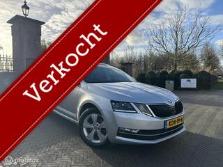 SKODA OCTAVIA Combi 1.4 TSI Business DSG Trekhaak Carplay?