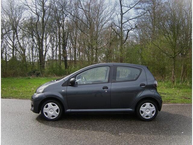 Toyota Aygo 1.0 VVT-i Comfort 5 Drs . Airco . Elec ramen . enz