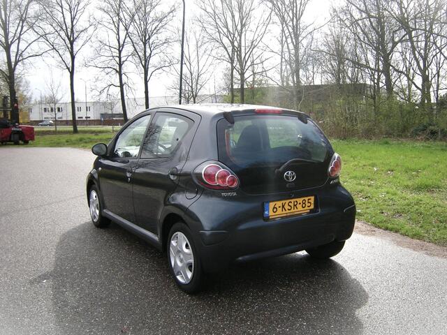 Toyota Aygo 1.0 VVT-i Comfort 5 Drs . Airco . Elec ramen . enz
