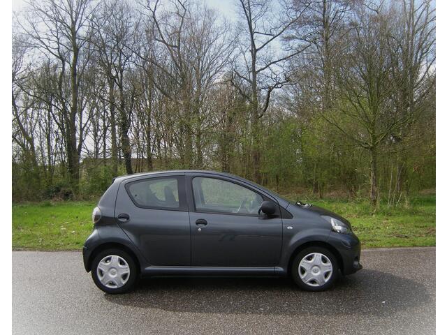 Toyota Aygo 1.0 VVT-i Comfort 5 Drs . Airco . Elec ramen . enz