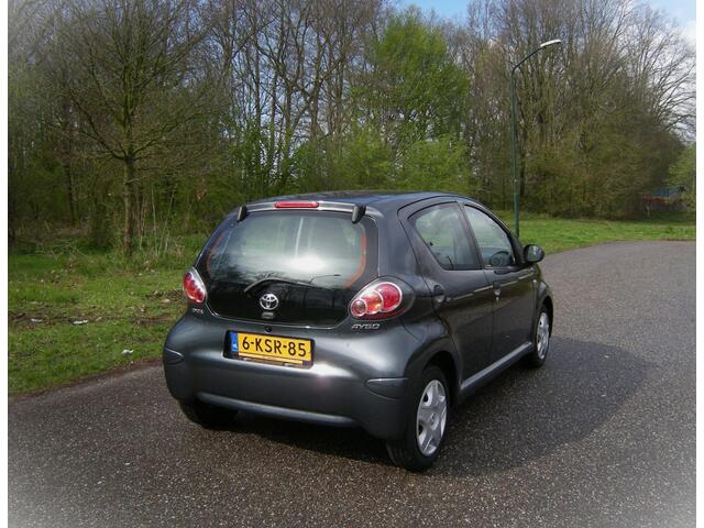 Toyota Aygo 1.0 VVT-i Comfort 5 Drs . Airco . Elec ramen . enz