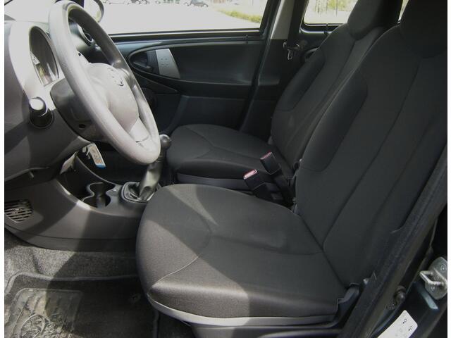 Toyota Aygo 1.0 VVT-i Comfort 5 Drs . Airco . Elec ramen . enz
