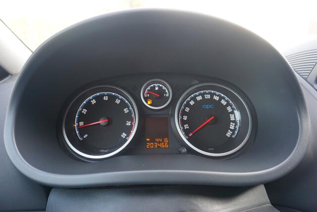 Opel Corsa 1.6-16V T OPC  280 PK 