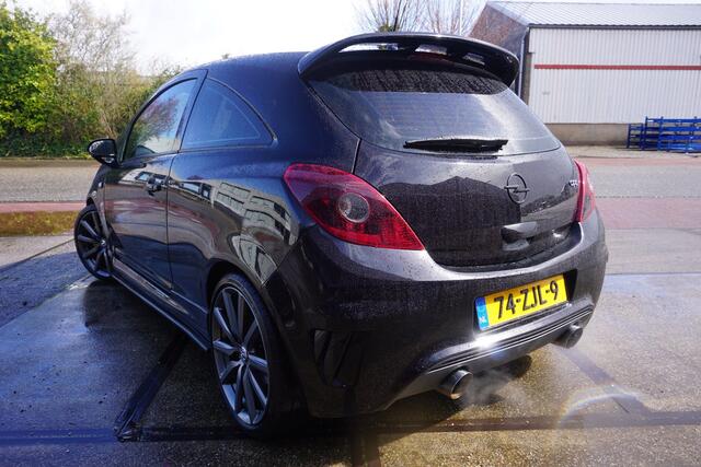 Opel Corsa 1.6-16V T OPC  280 PK 