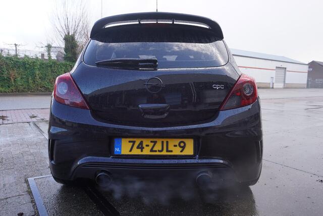 Opel Corsa 1.6-16V T OPC  280 PK 