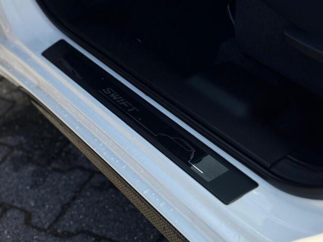 Suzuki Swift 1.2 CARBON EDITION 17 INCH SELECT CRUISECONTROL CARPLAY