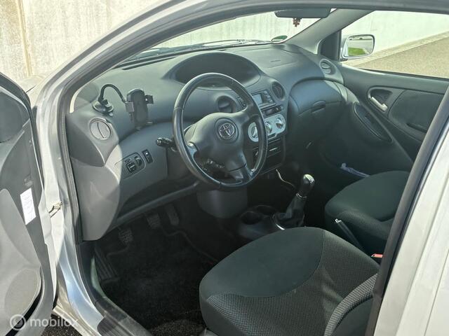 Toyota Yaris 1.3 VVT-i AIRCO 3-DEURS VOLLEDIG ONDERHOUD
