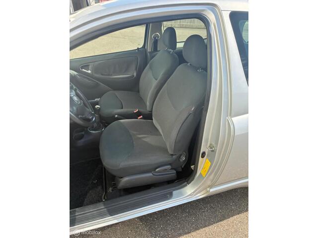 Toyota Yaris 1.3 VVT-i AIRCO 3-DEURS VOLLEDIG ONDERHOUD