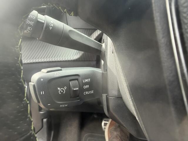 Peugeot E-2008 EV GT 54 kWh | Fase 3 laden | SOH 98% | Navigatie | Camera