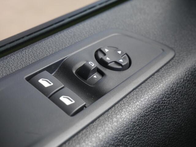 Opel Vivaro 2.0 Diesel 145 L3 | Lage km.stand | 3 Zits Parkeersensoren achter | Regensensor | Achterdeuren met ramen | Airco | Digtitaal instrumentenpaneel
