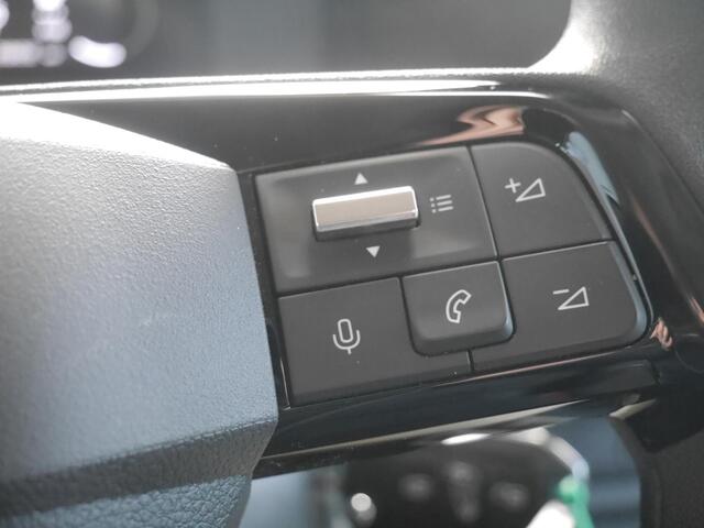 Opel Vivaro 2.0 Diesel 145 L3 | Lage km.stand | 3 Zits Parkeersensoren achter | Regensensor | Achterdeuren met ramen | Airco | Digtitaal instrumentenpaneel