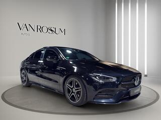 MERCEDES-BENZ CLA-KLASSE 180 Premium Plus AMG-Line Panoramadak | Leder | Memory | Night-pakket | Keyless-Go | Multibeam LED |