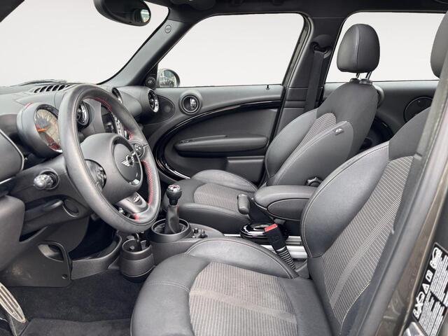 Mini Countryman 1.6 John Cooper Works ALL4 Chili | Pano-dak | Navigatie | 18 Inch | Sportstoelen | Stoel- voorruitverw. |