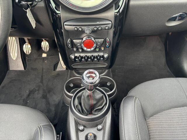 Mini Countryman 1.6 John Cooper Works ALL4 Chili | Pano-dak | Navigatie | 18 Inch | Sportstoelen | Stoel- voorruitverw. |