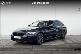 BMW 5-SERIE Touring 540i xDrive M-Sport / Trekhaak Electrisch / Glazen dak / Lederen Dashboard / Driving Assistant Professional / Nappa Leder