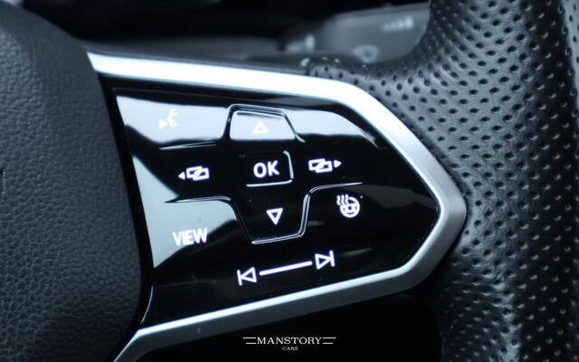 Volkswagen Golf 1.5 eTSI R-line |Pano | Automaat | Stoelver