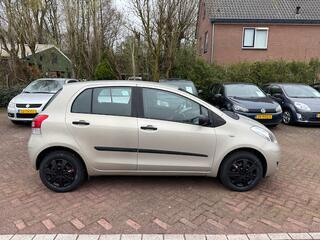 TOYOTA YARIS 1.0 VVTi Acces Airco! Elektrische ramen! Centrale deurvergrendeling op afstandsbediening!