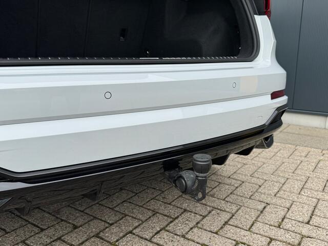 Audi Q3 35 TFSI S Line Edition  Panorama  Trekhaak  Stoelverwarming  Camera 