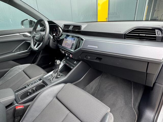 Audi Q3 35 TFSI S Line Edition  Panorama  Trekhaak  Stoelverwarming  Camera 
