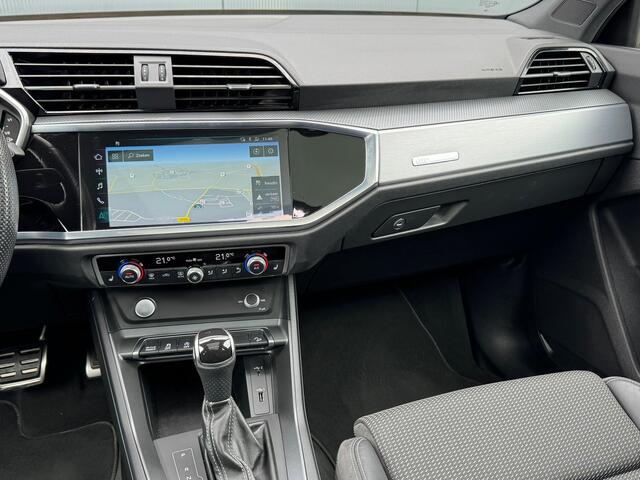 Audi Q3 35 TFSI S Line Edition  Panorama  Trekhaak  Stoelverwarming  Camera 