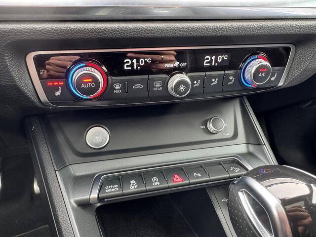 Audi Q3 35 TFSI S Line Edition  Panorama  Trekhaak  Stoelverwarming  Camera 