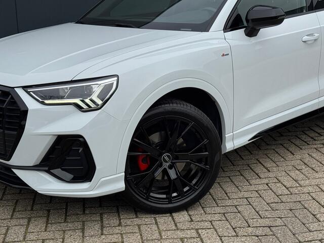 Audi Q3 35 TFSI S Line Edition  Panorama  Trekhaak  Stoelverwarming  Camera 