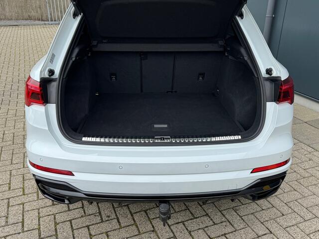Audi Q3 35 TFSI S Line Edition  Panorama  Trekhaak  Stoelverwarming  Camera 