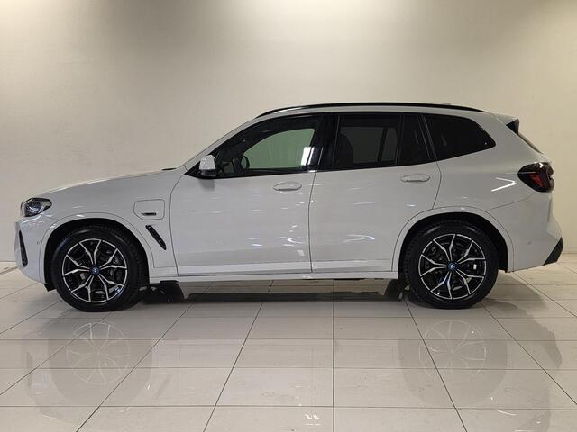 BMW X3 xDrive30e M-sport | Panoramadak | Laser Light | Leer | Head-up | Open dak |